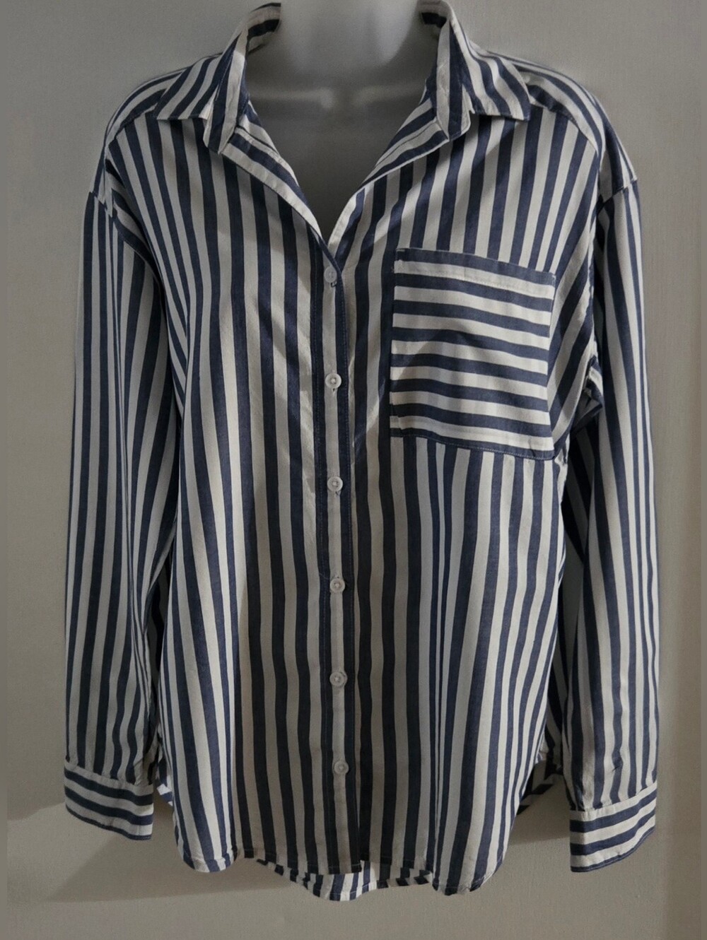 Beachlunchlounge Button Down Shirt Sz XS Blue And White Stripe Long Sleeve Euc